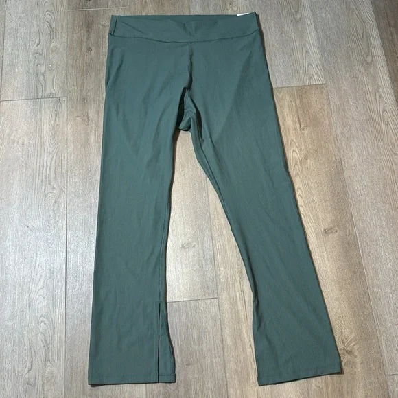 NWT! Extra High-Waisted PowerSoft Rib-Knit Split Flare Leggings - Size 2X💎 - Picture 9 of 12